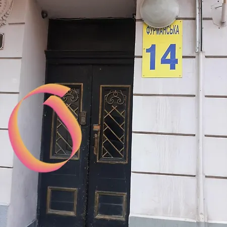 возле оперы Львов