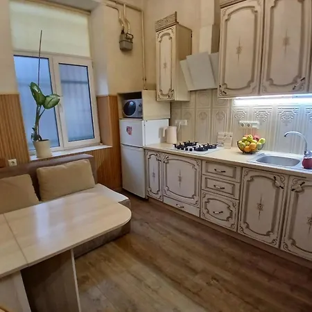 возле оперы * Lviv